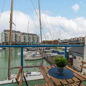Apartment On The Water With Free Parking - By My Getaways, Brighton